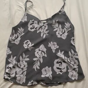 BNWOT ARITZIA Classy tank top with adjustable straps and double lining.